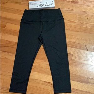 Cropped yoga pants. Size large